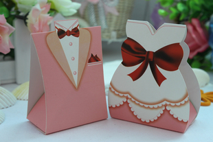 结婚喜糖盒 个性喜糖盒欧式粉礼服糖果盒新郎新娘糖果盒 特惠价