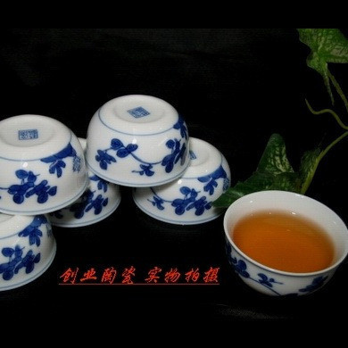 釉下蓝彩＂勾藤＂平底实用大茶杯