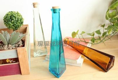 新款特价彩色透明简约现代小花瓶时尚三角形玻璃落地花瓶长形木塞