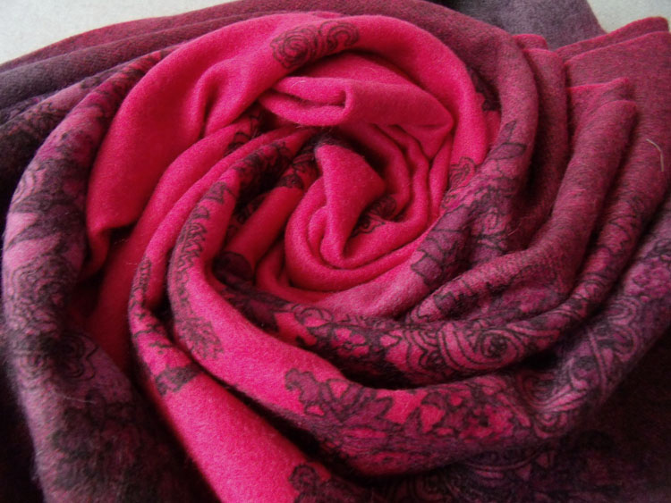 韩版印花大克重大羊毛羊绒保暖秋冬羊毛加厚围巾方披肩 玫红印花