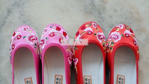 绣花鞋红色新娘鞋单鞋女鞋婚鞋平跟女式鞋女平底2012圆头新款复古