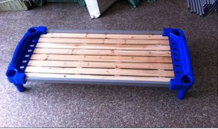 厂家直销幼儿园床 儿童床/幼儿园儿童木床/小孩床 塑料木板床