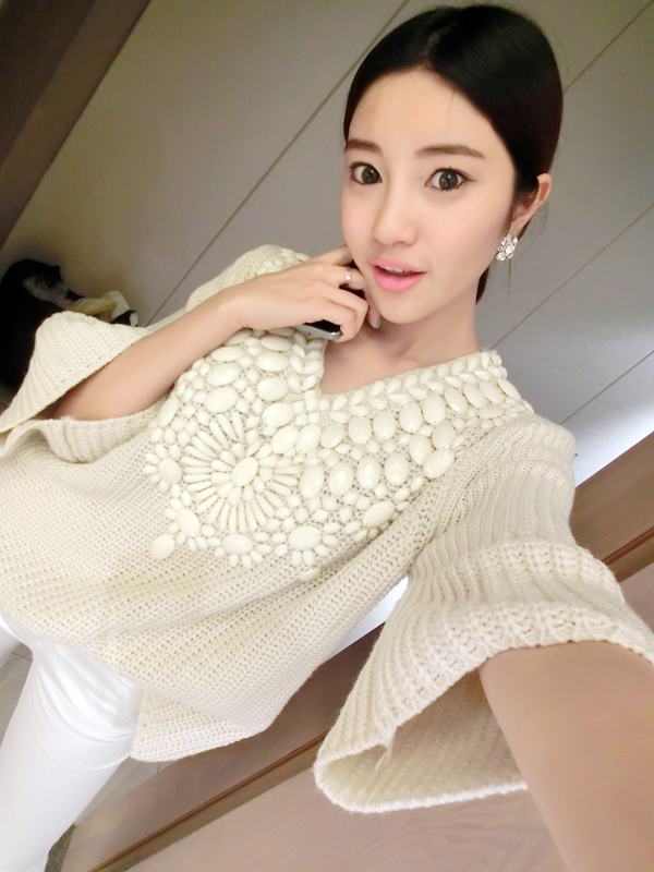 新款 毛衣镶钻美丽韩版女装女士蘑菇七分袖 通勤套头钉珠露肩