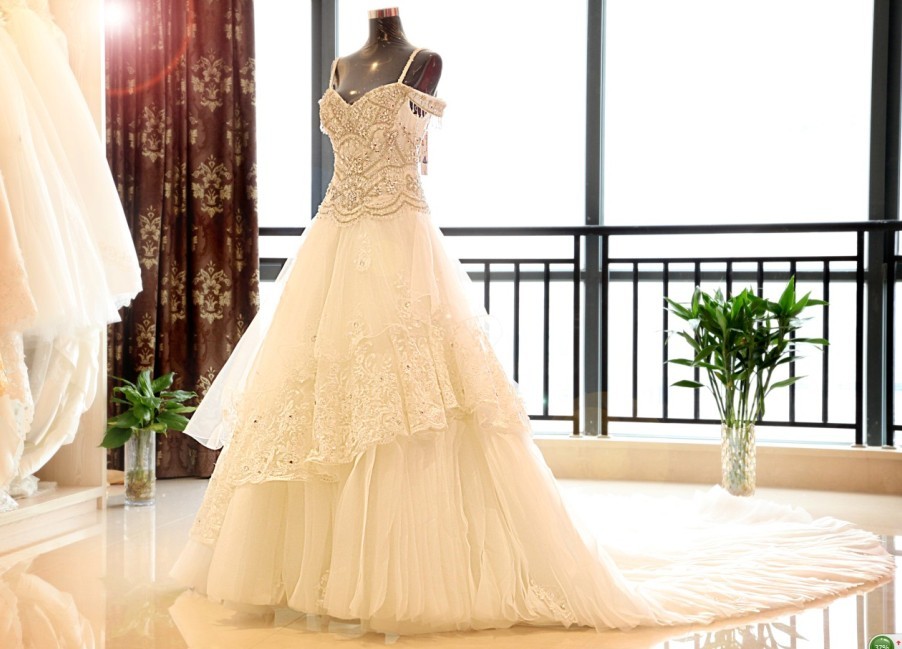 2014超豪华大拖尾婚纱全手工玻璃亮钻水晶珠有细肩带高端婚纱