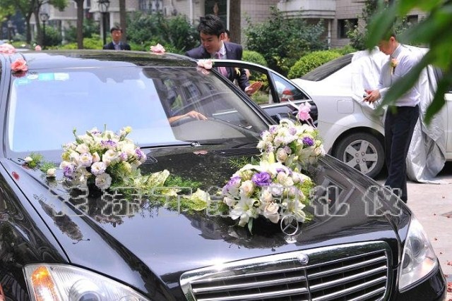 上海豪华车头花 个性车头花 主婚车鲜花车头花装饰 上海彩车扎车
