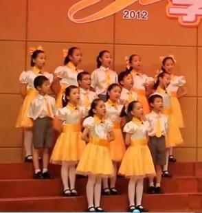 儿童集体合唱服 儿童广播操集体表演服、合唱服 歌咏朗诵校园服装