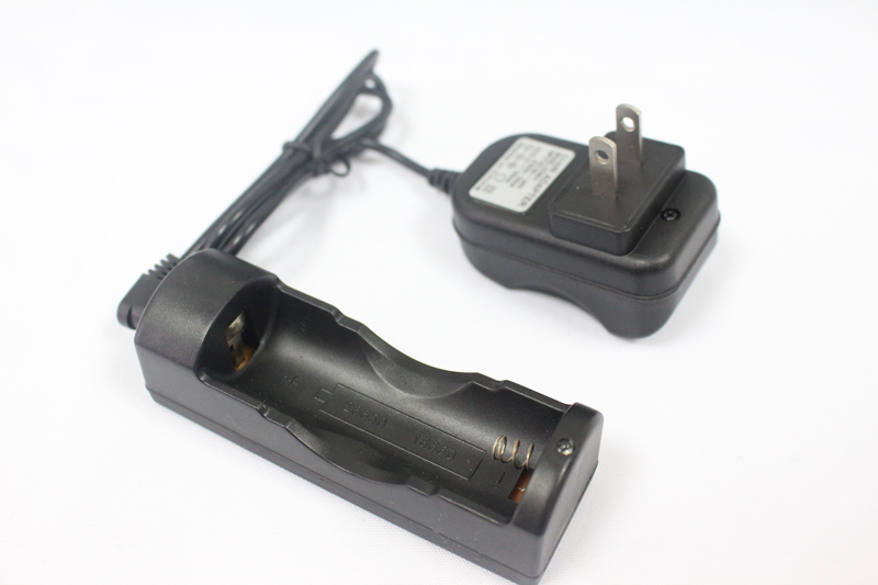 手电筒1865026650专用锂电池4.2V3.7V多功能万能充电器