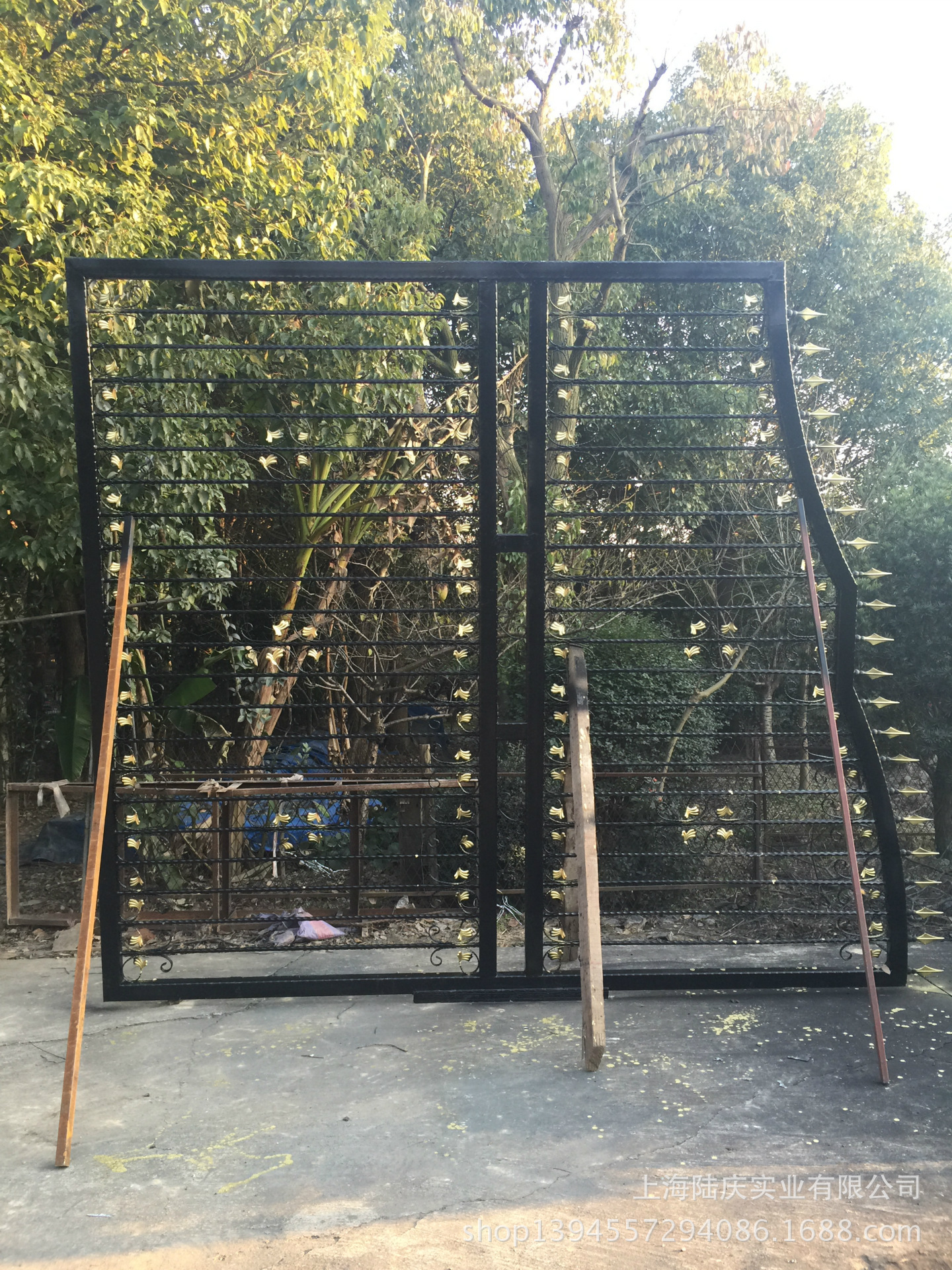 上海铁艺及不锈钢十年工厂专业加工定制大门围栏栏杆扶手工地等