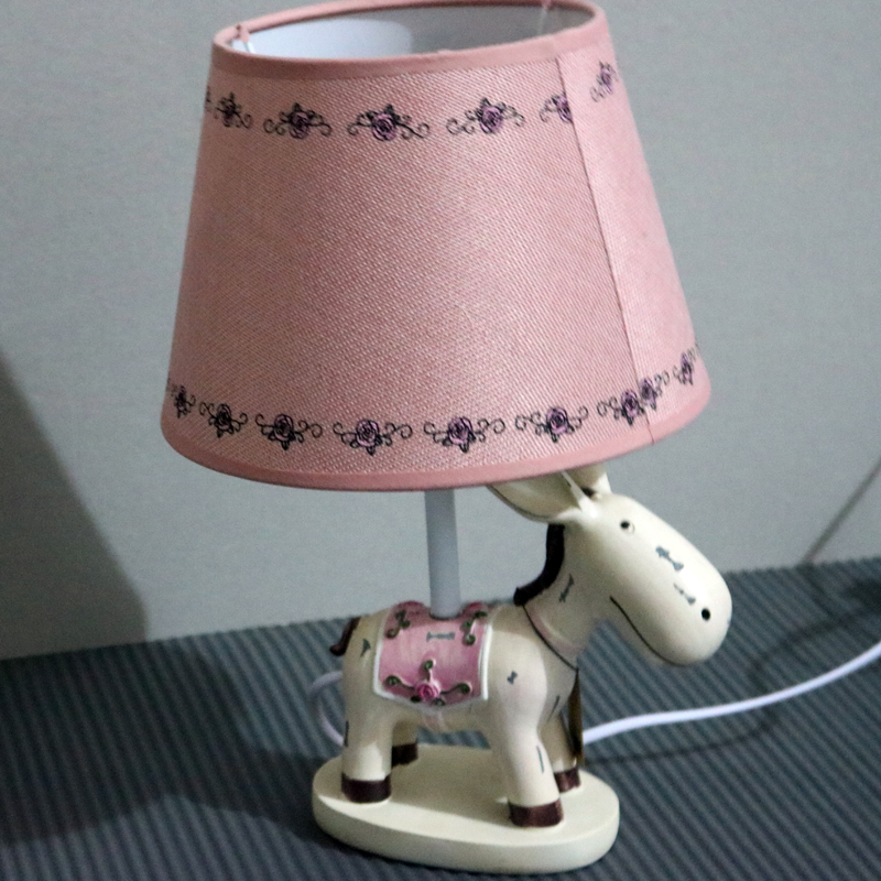 微凝眸树脂小马台灯摆件 欧式创意zakka婚房儿童卧室床头灯罩台灯