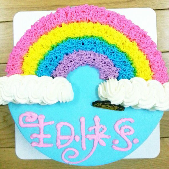信阳蛋糕店鲜花店同城配送彩虹蛋糕生日 庆祝蛋糕！
