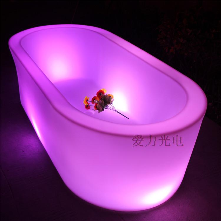 新款发光创意浴缸滚塑浴盆浴缸独立式冲浪按摩浴缸浴池普通小浴缸