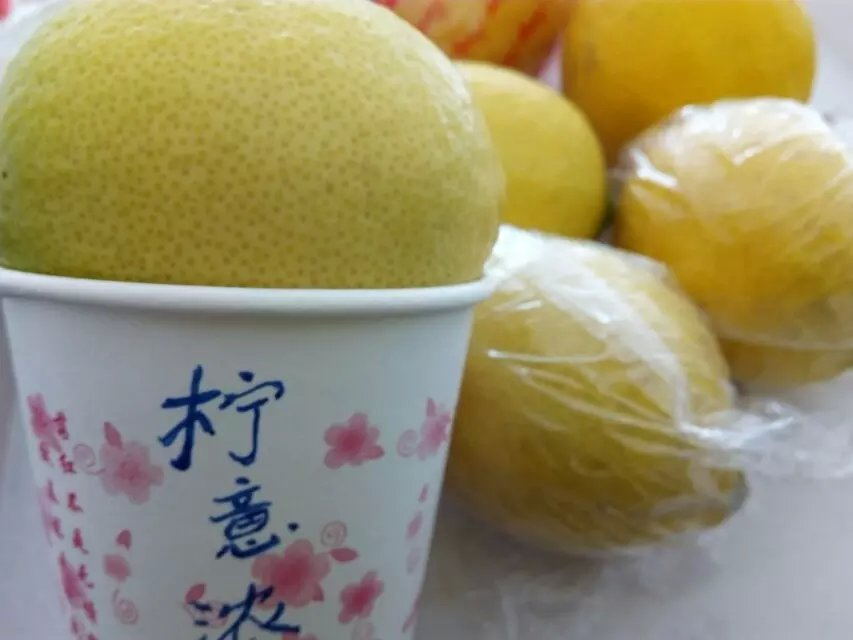 四川安岳尤力克自然黄黄柠檬1斤3.20元，5斤包邮。