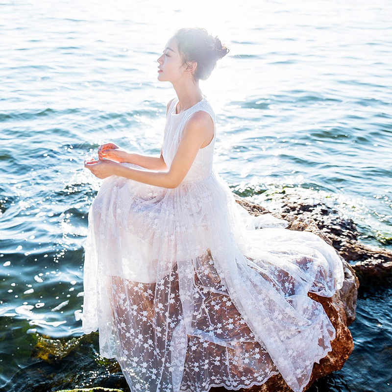 夏季新款韩版圆领A字裙 中长款蕾丝连衣裙女无袖海边度假沙滩裙