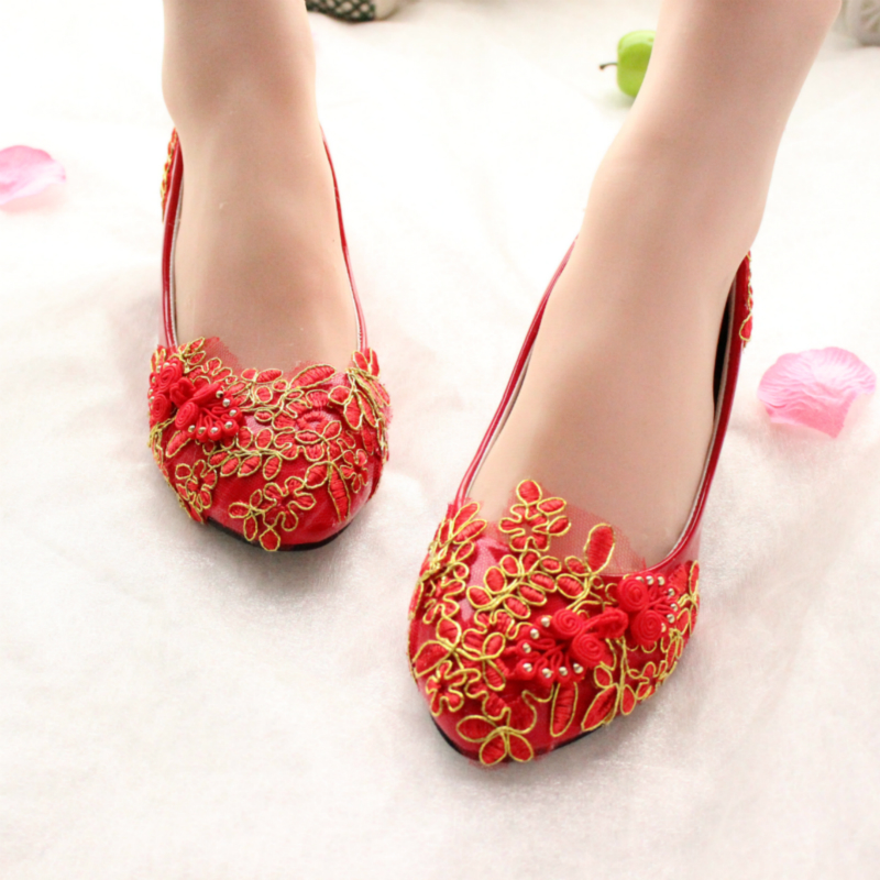 中国红金丝边蕾丝古典新娘鞋红色婚鞋软底平跟演出鞋夏季手工女鞋