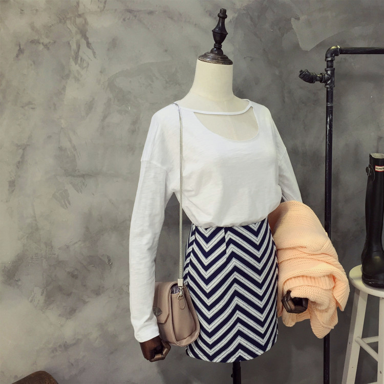 2015年新款韩版纯色镂空领子大破洞长袖 纯棉宽松打底T恤女