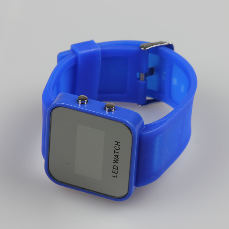 LED方形手表儿童学生男女硅胶表带镜面蓝色字体灯光电子表手表