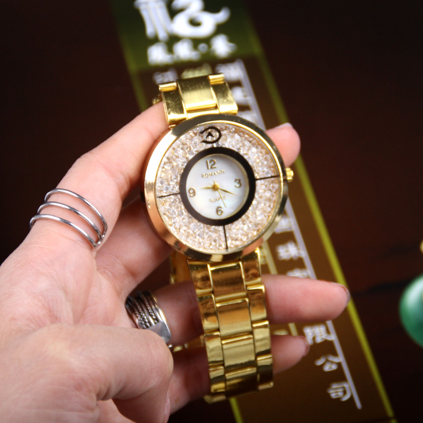 简约时尚合金钢带手表女款圆形滚珠精品休闲女时装腕表厂家直销