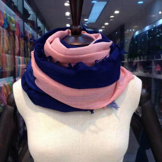 2016年春节版最新款国际流行色傲慢一身冬季女士羊绒围巾披肩两用