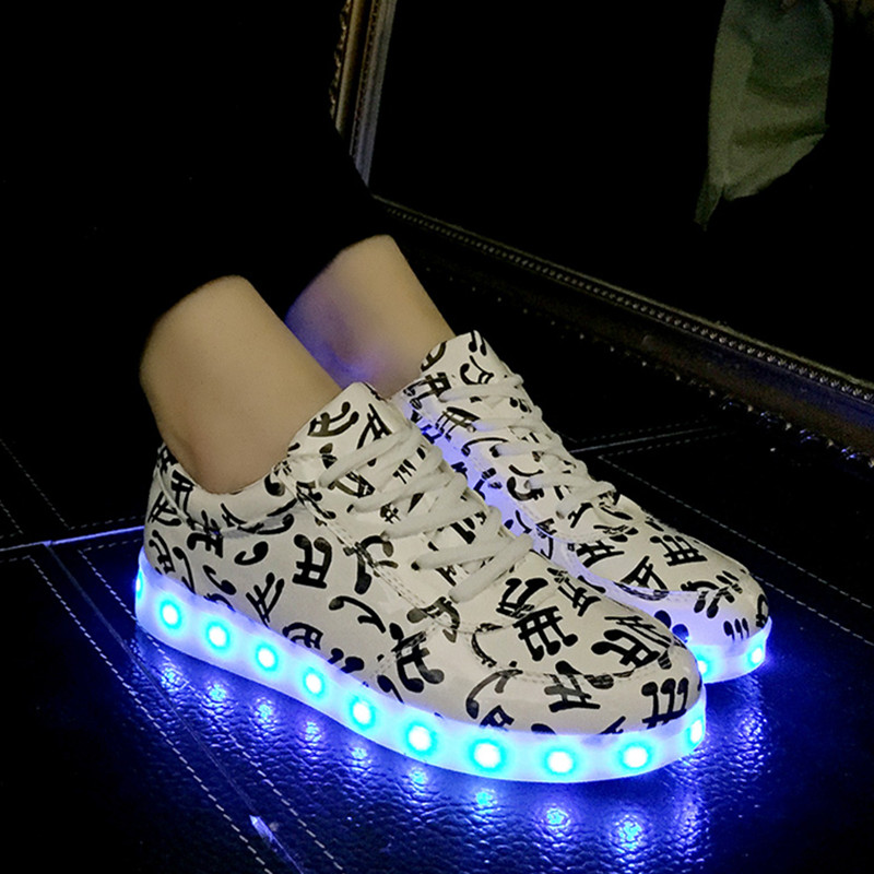 音符板鞋LED灯鞋子男女款发光鞋USB充电情侣荧光夜光灯跑马灯鞋潮