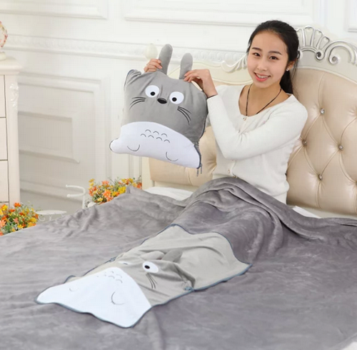 大号龙猫空调毯抱枕 连体保暖被子 女生生日礼物 学生便携毯