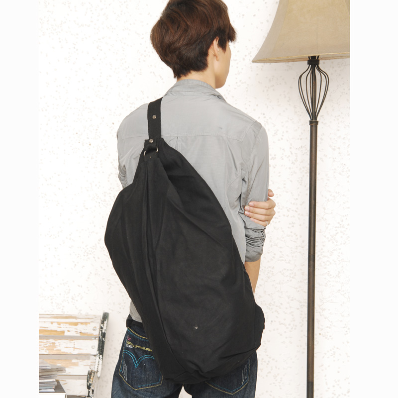 新款韩版男士包单肩包斜挎背包休闲帆布包学生书包水桶包男包