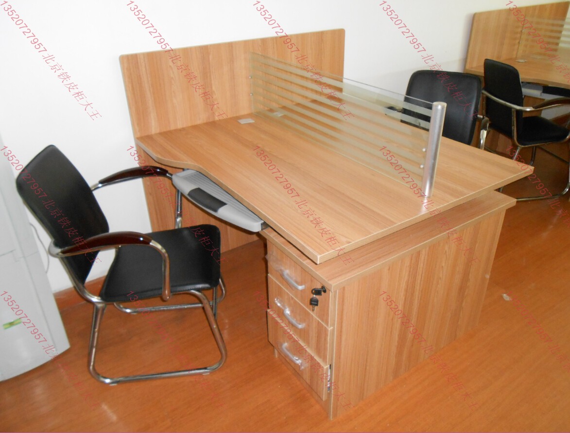 简约现代办公桌双人工位桌员工电脑桌屏风玻璃隔断办公桌职员特价