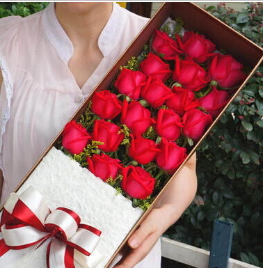 昆明同城配送鲜花礼盒玫瑰 全国送花上门精美礼盒爆款