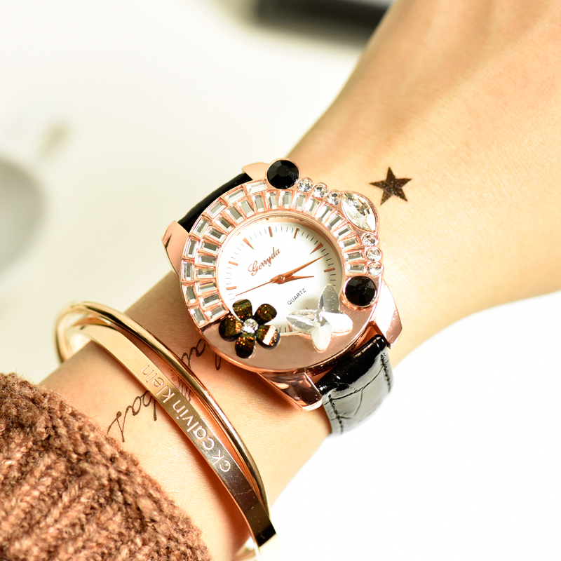 手表女学生韩版简约休闲皮带石英表水晶腕表时尚潮流电子表 包邮