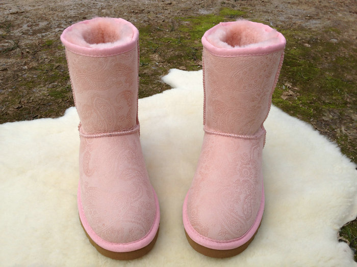 冬季羊皮毛一体雪地靴女凤尾图案黑粉两色防滑牛筋底保暖平底靴