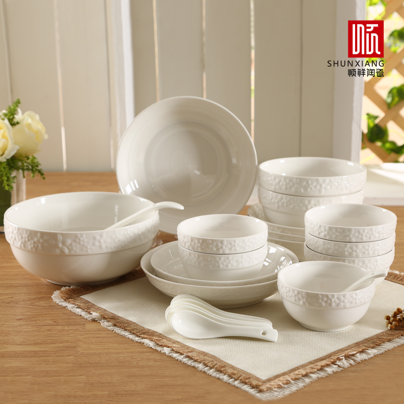纯白陶瓷餐具组合22件无铅碗碟勺套装家用韩式简约浮雕厨房餐饮具