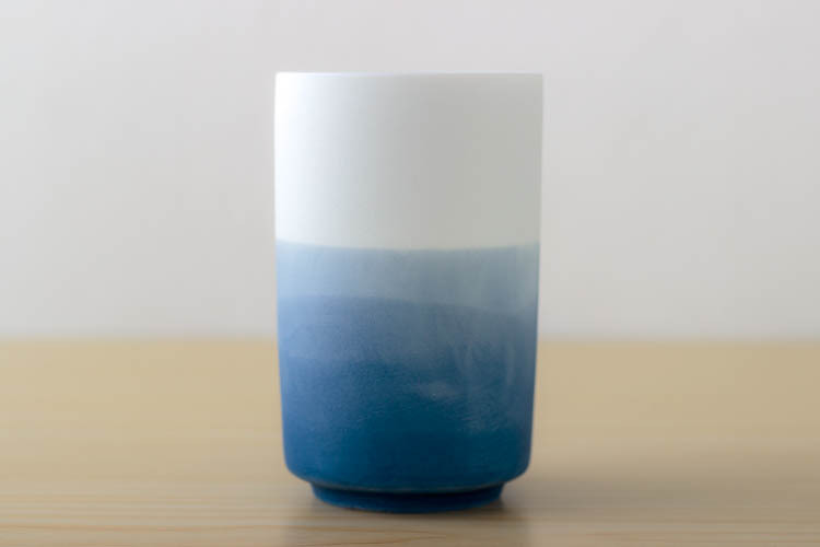 手握杯陶瓷简约水杯创意茶杯文艺复古马克杯蓝白渐变杯生日礼物