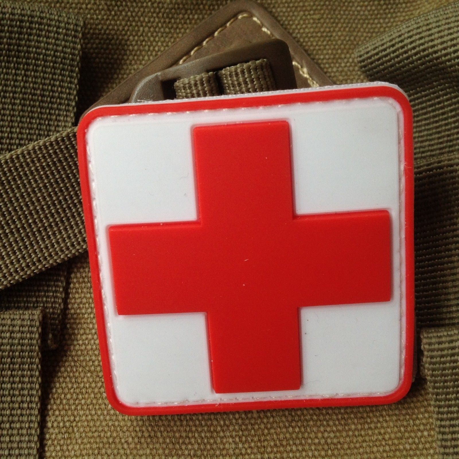 红十字急救医疗救援士气徽章PVC橡胶魔术贴臂章补丁背包徽军迷贴