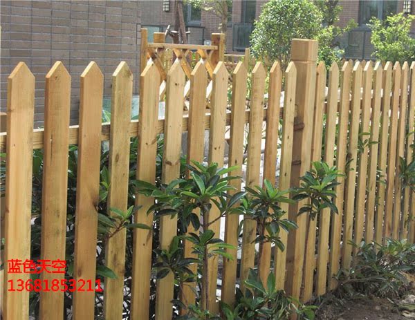碳化防腐实木栅栏 围栏篱笆 网格栅栏 花园围栏 木栅栏 防护栏杆