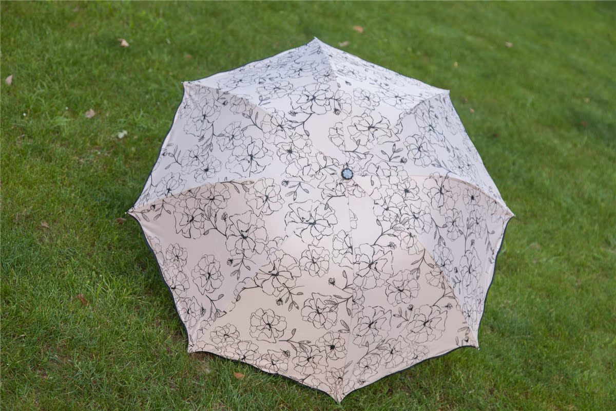 雨伞女晴雨两用韩国折叠小清新创意黑胶太阳伞防风遮阳伞学生三折