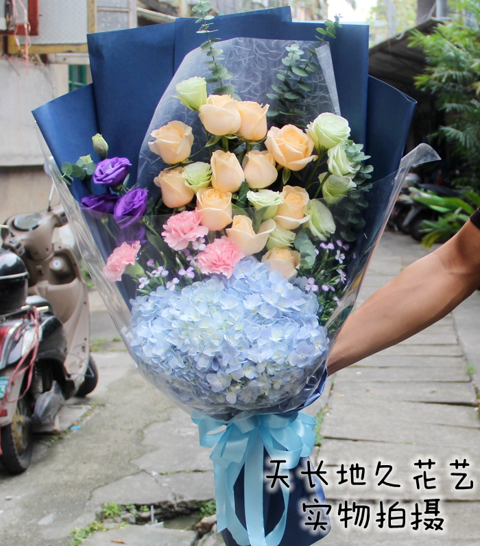 福州鲜花同城速递厦门花店送花上门香槟玫瑰绣球花束客户朋友生日