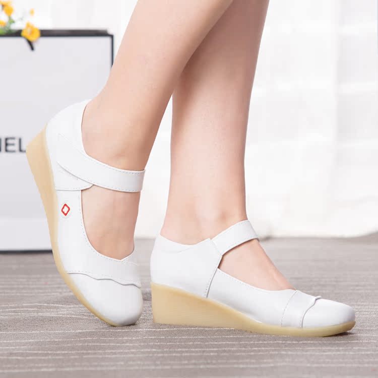 护士鞋白色真皮牛筋底坡跟舒适透气休闲单鞋妈妈鞋