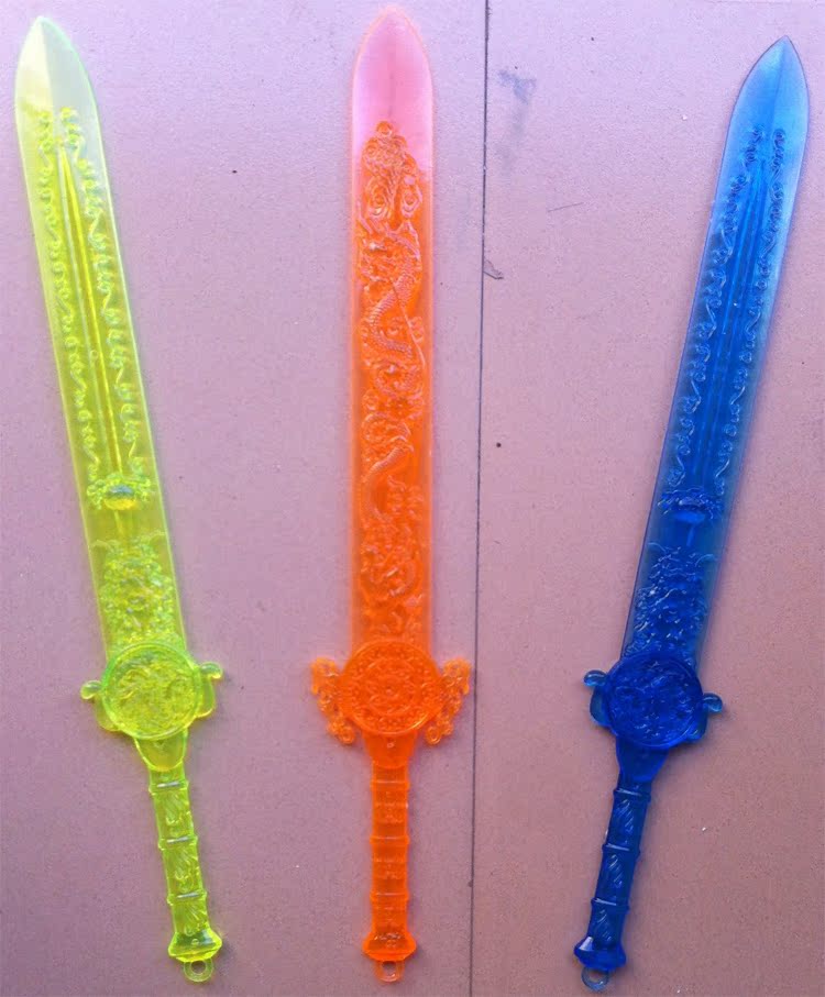 【包邮】大号武神赵子龙护国水晶兵器大全 透明塑料刀剑道具玩具