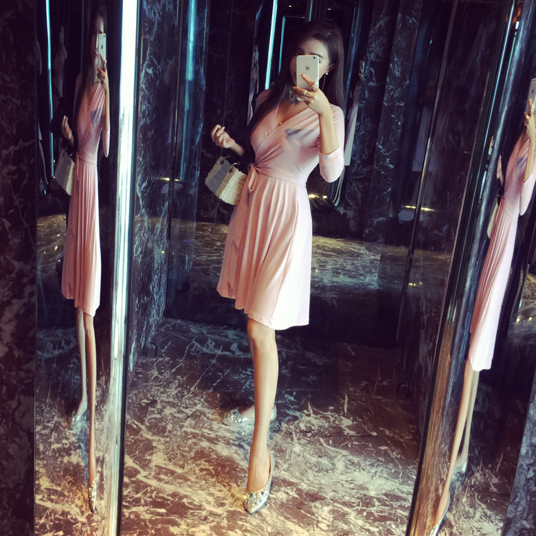 2016秋季新品气质V领裹身性感修身七分袖连衣裙名媛系带粉色短裙