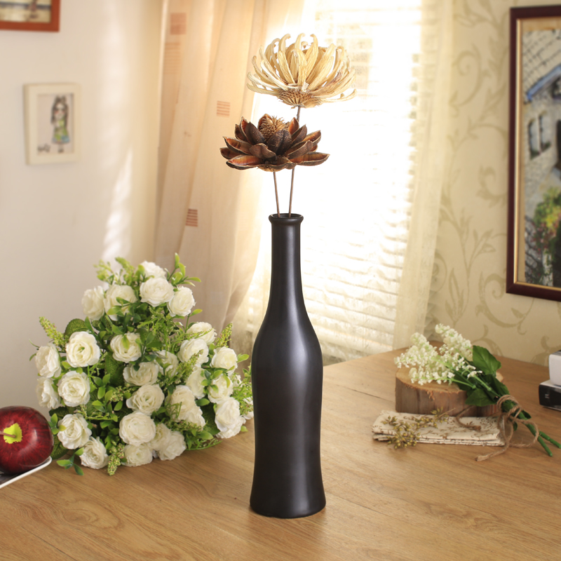 简约哑光黑色酒瓶形状高档桌面陶瓷艺术花瓶单支玫瑰酒店餐厅花瓶